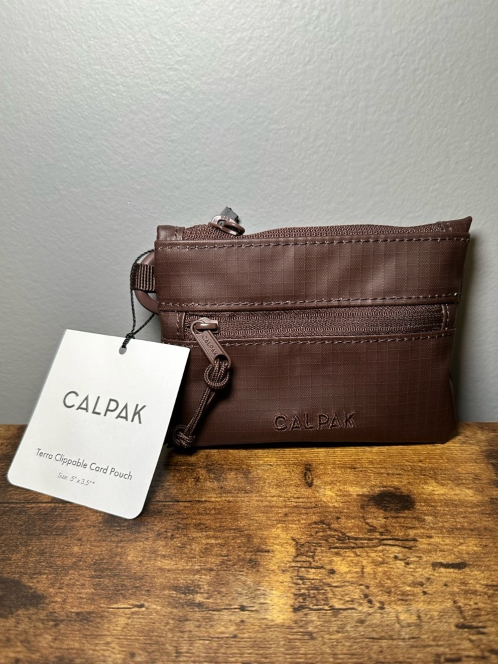 Terra Clippable Card Pouch in Walnut